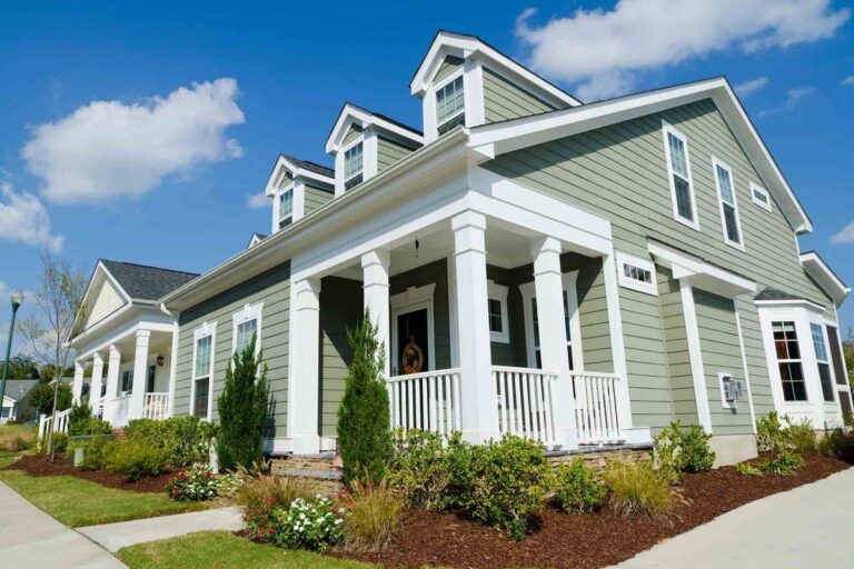 Mr_Improveit_Remodeling_LLC_siding11-800h.jpg